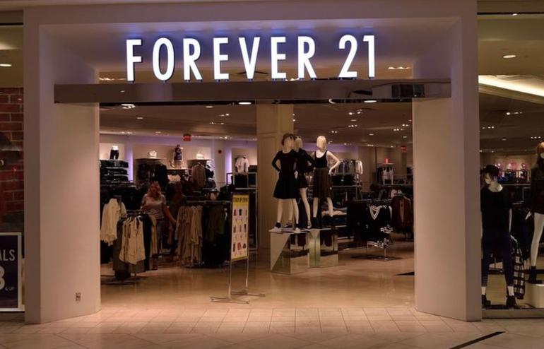 Pernah meraih omzet 4,4 M dollar, Forever 21 bangkrut?